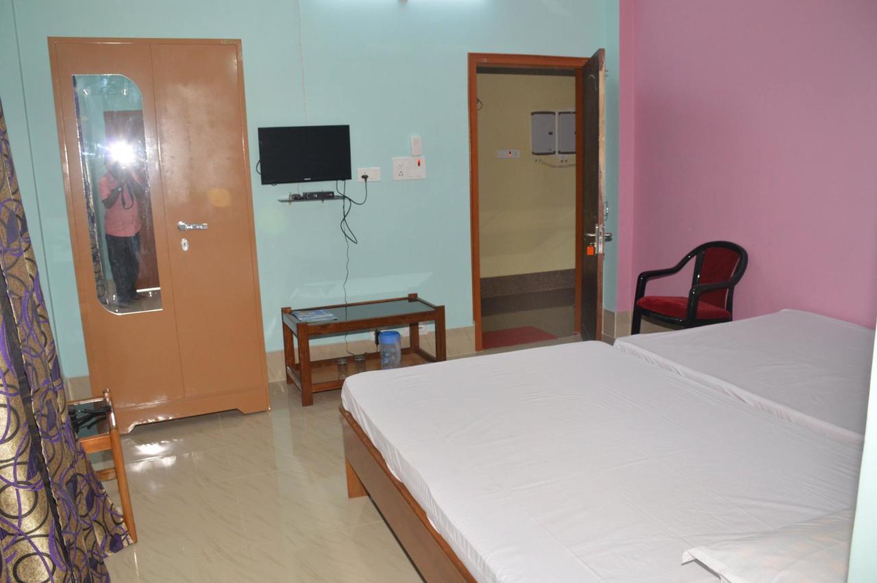 Hotel Kaustav Tezpur Экстерьер фото